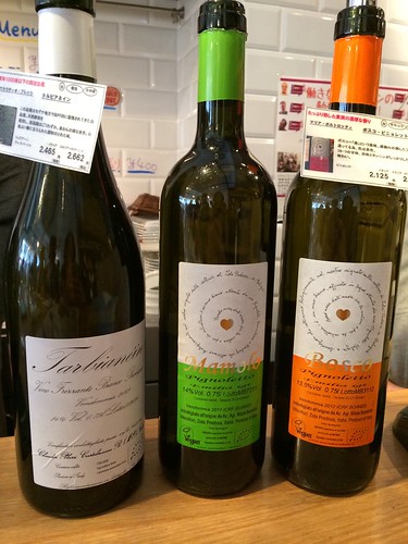 試飲するワインたち＠トロワザムール