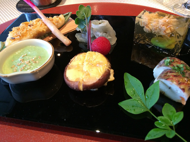 たまには個室で会食を。接待など優雅にゆったりとお食事を楽しみたいときにピッタリのお店。＠青山 星のなる木（表参道）