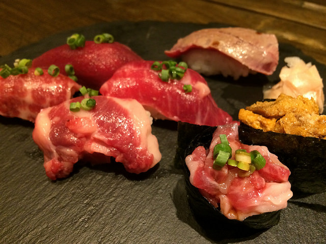 馬肉専門店が提案する、馬すしと日本酒の美味しい関係。＠馬すしとピンチョスの店 ゆう馬 日本酒スタンド（下北沢）