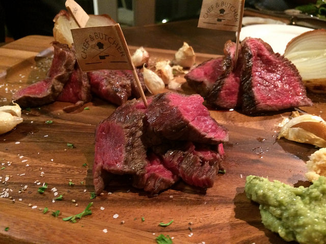 カジュアルに美味しいお肉を！肉激戦区にオープンした使い勝手のよい肉バル。＠シェフ&ブッチャー東京（西麻布）