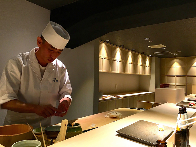 ネタよし、仕事よしの鮨をカウンターで楽しむ。凛とした空間でお手頃にいただける銀座の新店！＠すし縁（銀座）