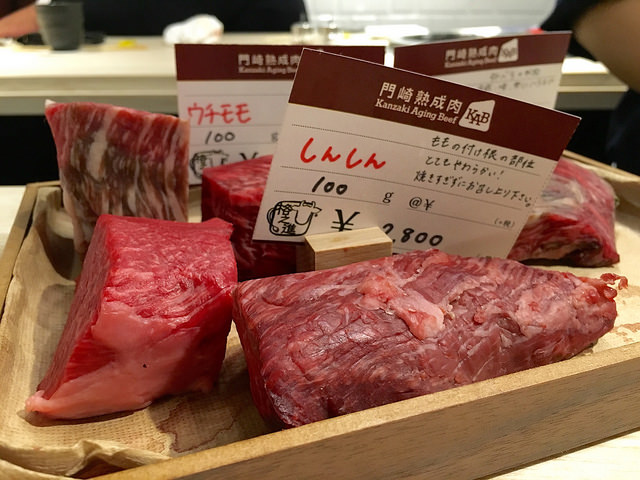 お隣同士が仲良くなれるビックカウンター。熟成肉と持ち込みワインでマリアージュを楽しむ！＠格之進Rt 富ヶ谷