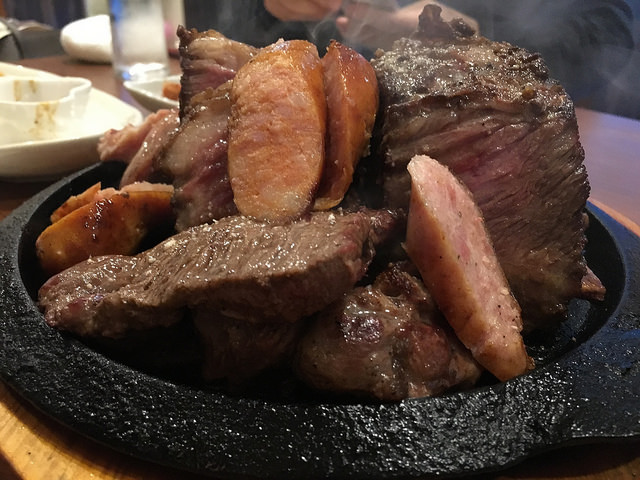 豪快炭火焼の肉は迫力満点！はじめてのパラグアイ料理は現地のお母さんの味！＠レストラン アミーゴ（赤坂）