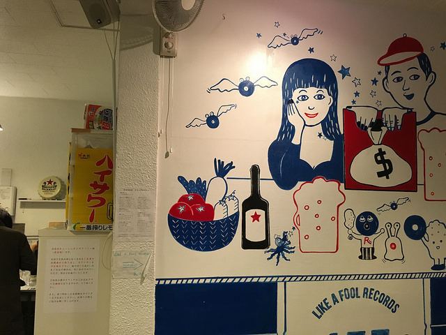 ちょい飲みにぴったり！音楽もイケテル大人の駄菓子屋的な立ち飲み屋。＠えるえふる（新代田）