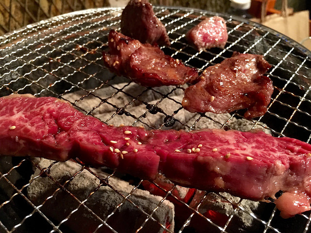 地元の人が通う煙モクモクな焼肉屋さん。クオリティの高い和牛をお手頃価格で！＠いろり亭（松陰神社前）