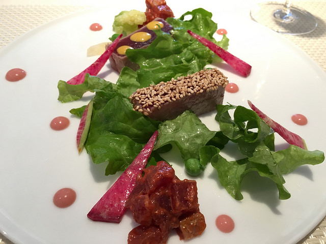 白い店内が印象的。女性シェフが醸し出す、優しいフレンチ。＠HK アッシュカー（梅ヶ丘）