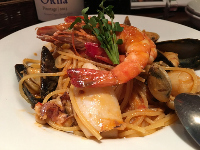 お手頃価格でボリューム満点！サラリーマンや学生に人気のビストロ。＠ビストロ Kuu（神保町）