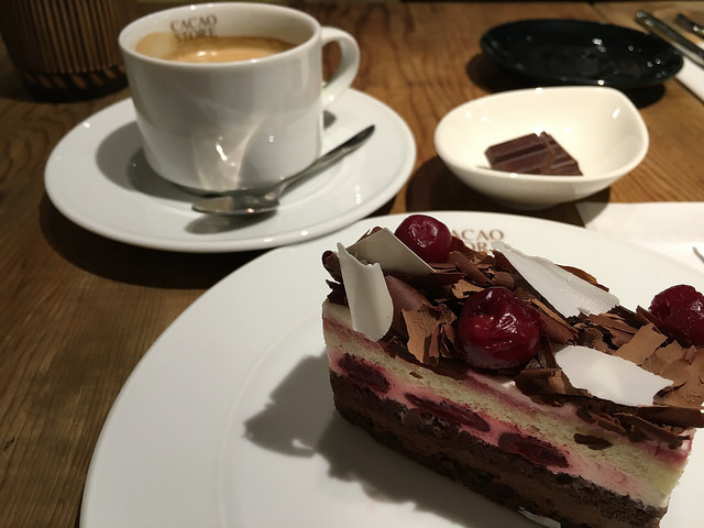 チョコレート専門店ですが、食後にまったりとカフェ使いもオススメ。＠カカオストア（代々木八幡）