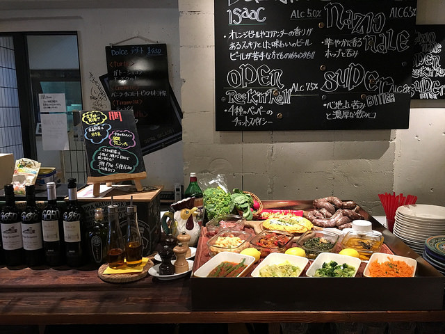 イタリアのクラフトビールやお肉料理がおすすめ！個性的なレイアウトのオシャレバル。＠ALA（アラ）／原宿