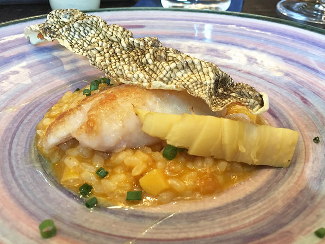 食べ慣れた人が通う隠れ家的ターブル・ドート。ワインとお料理の自由でおいしい関係。＠フレンチモンスター（六本木）