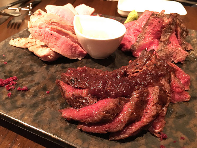 低温調理の柔らかなお肉たちとワインのマリアージュ。使い勝手のよいカジュアルビストロ。＠MOZU（モズ）六本木