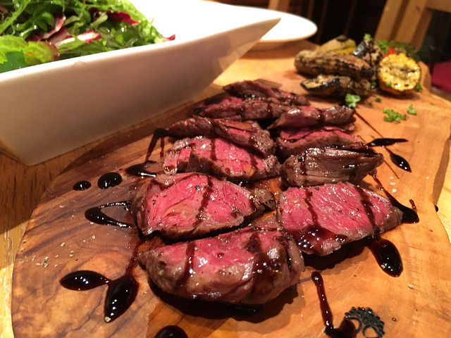 ボトルワインとお肉でカジュアルに楽しむ！英語対応もバッチリな裏路地ビストロ。＠エッセンシャルクッキング（新橋）