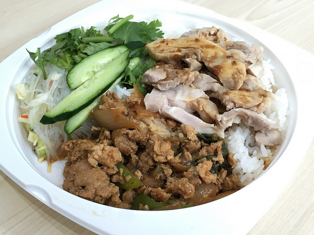 曜日ごとにメニューが変わる！ランチのテイクアウト専門店＠チバソム（新宿三丁目）