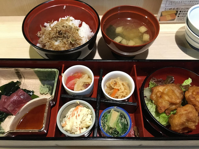 女性がうれしいおばんざいランチ。ちょこちょこと選べるおかずと古民家風がいい感じ。＠味福 あさの（広尾）