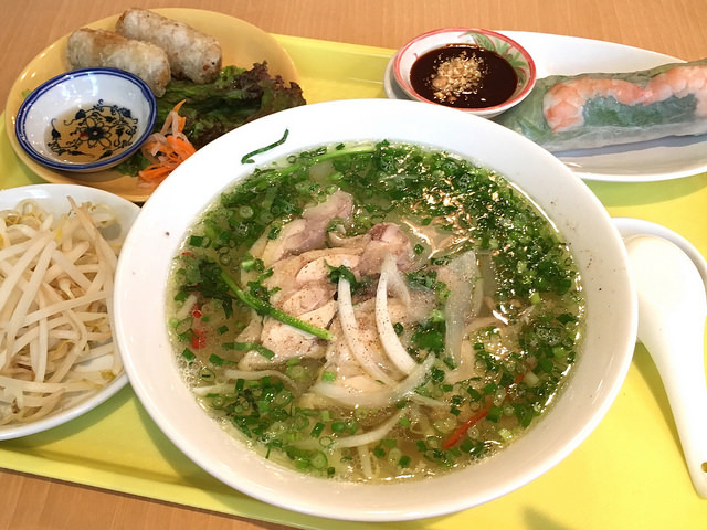 ランチはボリューミーだけど食べやすい！新宿二丁目でベトナム気分。＠ベトナミング（新宿御苑）