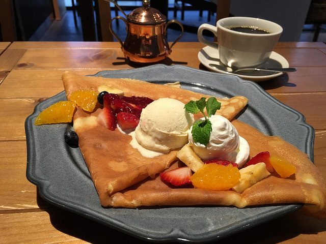 空間が気持ちいい！オシャレだけどほっこりなカフェでクレープをいただく！＠トリトンカフェ（代官山）