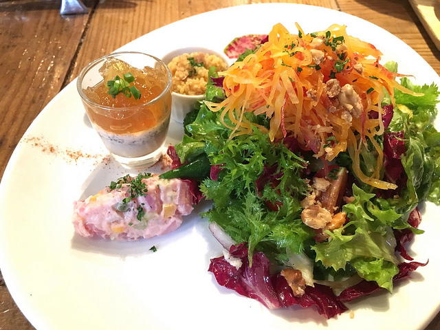 ビストロでいただくワイン飲みのための休日ランチ。＠オー ペシェ グルマン（幡ヶ谷）