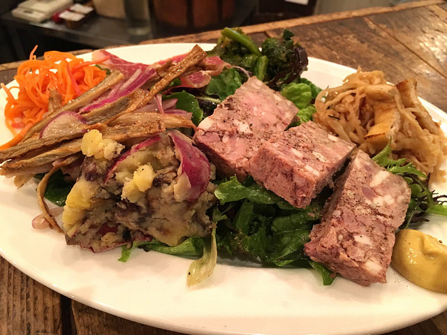 カジュアルにカウンターで楽しむビオワイン。＠マルカン（marucan）都立大学