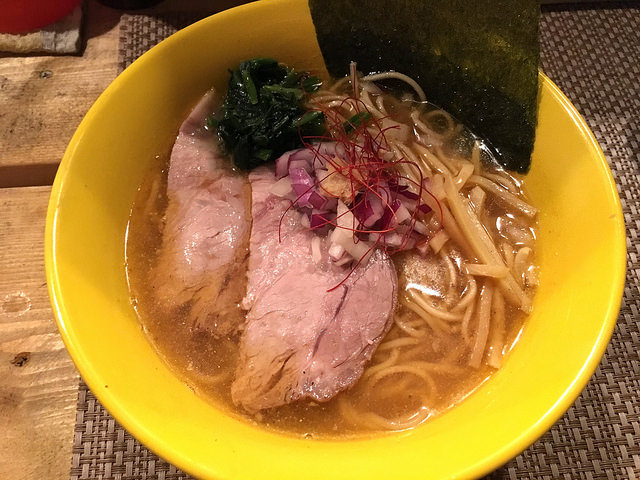 飲んだ後にピッタリなオトナ味のラーメン＠らーめん 惠本将裕（神泉）