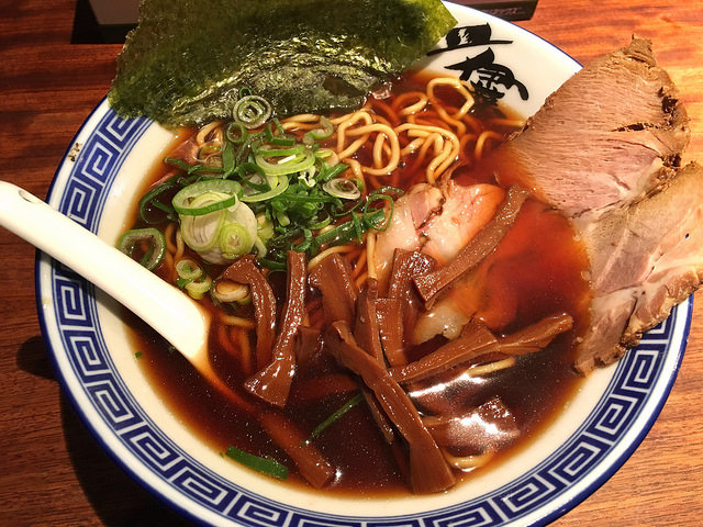 居酒屋に同居する幻のラーメン店。ランチのみの営業。＠伊藤商店（池尻大橋）
