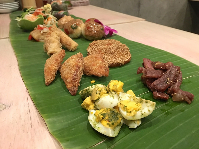 前菜14種にメインが選べるお得なコース。パクチーもたっぷりで女子会にぴったり。＠DAY TRIP ASIA 渋谷（神泉）