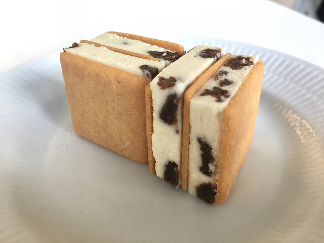 断面萌えなマルセイアイスサンド。インスタで大人気！＠六花亭 札幌本店