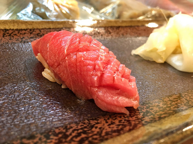 握りの仕事が抜群！若い大将が盛り立てる地元の人で満席な人気店。＠すし宗達（初台）