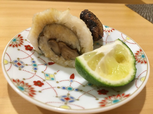 すでに予約困難に？！握りとつまみが各10品で8000円とコスパ抜群！＠鮨 まつ本（板橋）