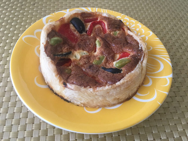 週末限定ケーキ屋さんのパン。お手頃でなかなかいい感じ。＠コンセント（幡ヶ谷）