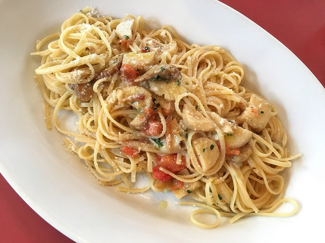 ちょっと贅沢にランチでフレッシュポルチーニのリングイネ。＠トラットリア・タルトゥーカ