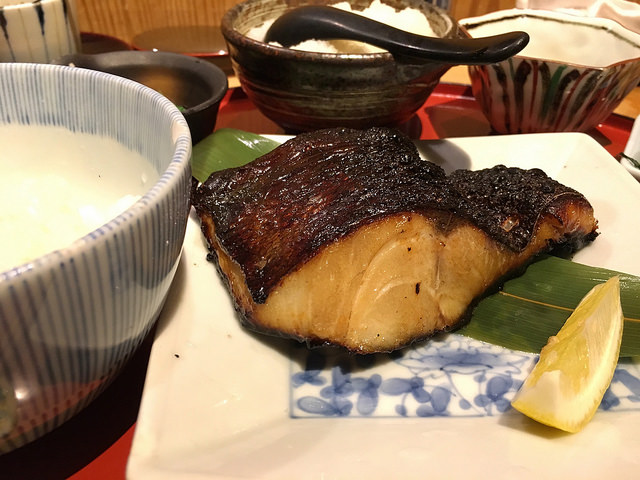 【麻布十番】たき下＠大人気な焼き魚ランチ、カウンターはぎゅうぎゅう。