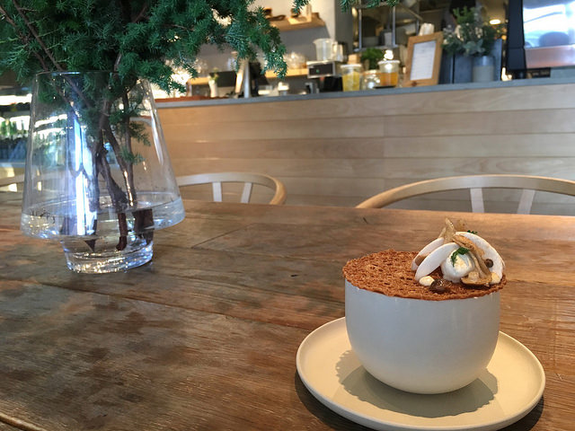 【代々木八幡】ナイン ストーリーズ＠相変わらずの美しいお皿。味の複雑味はぜひワインと合わせて楽しんで！