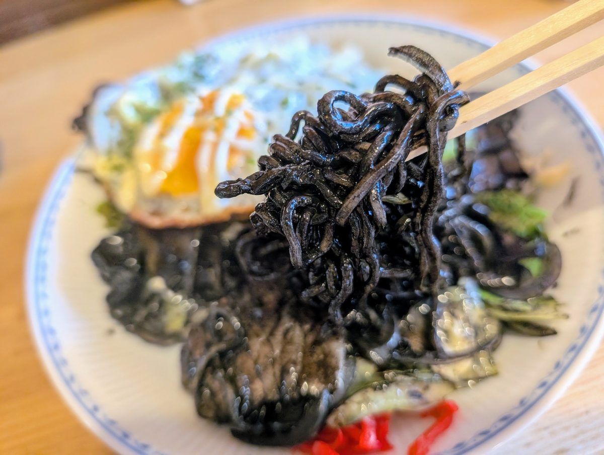 見た目のインパクトとは違い、味は優しい