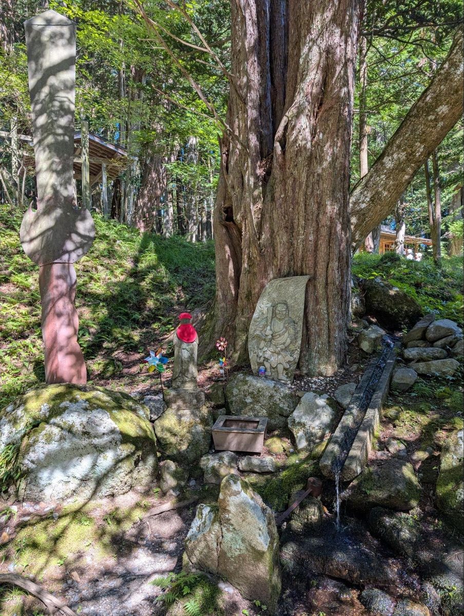 瀬織津姫が祀られている神社には、なぜか不動明王と小川がある。