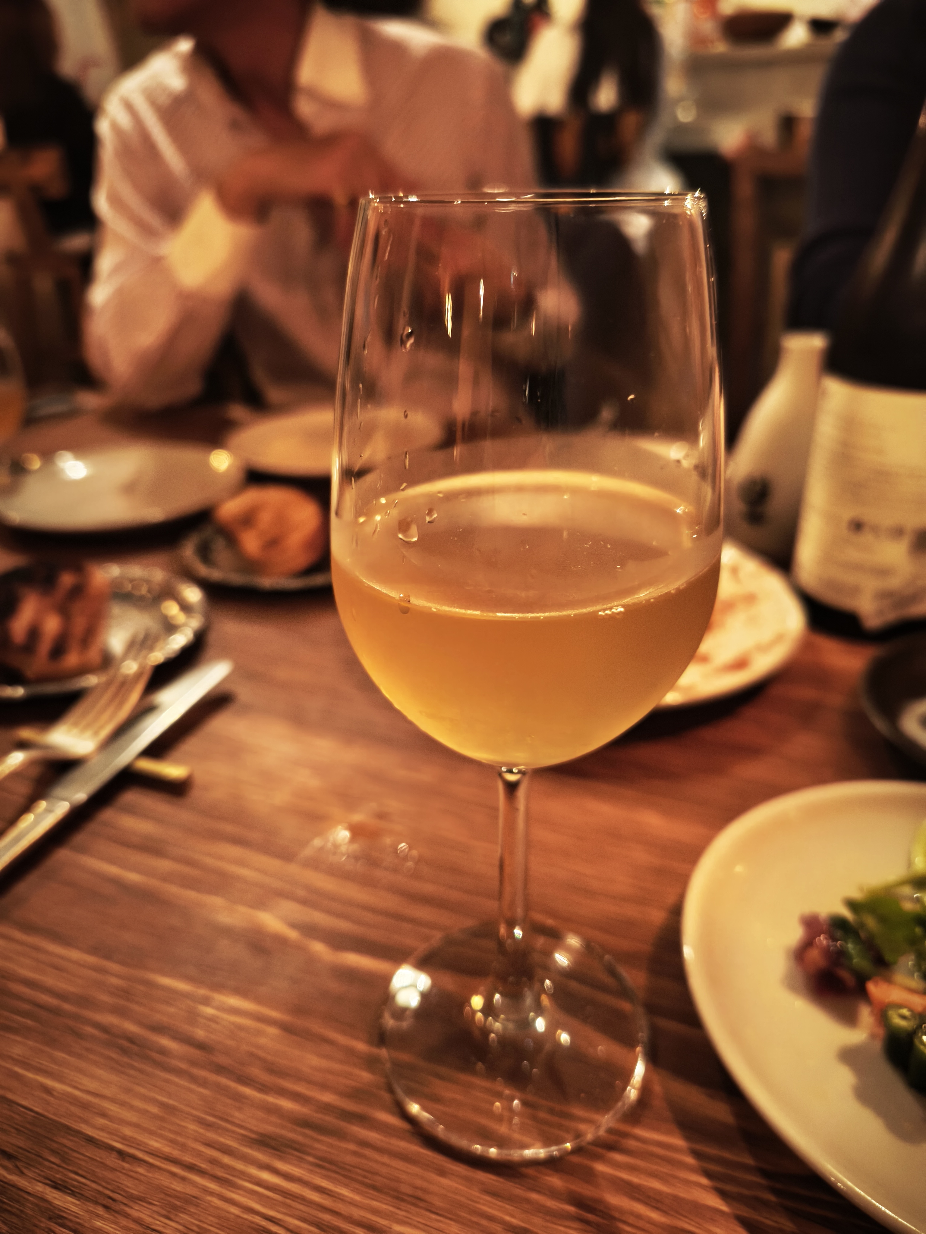 すっきりとした酸味が心地よい白ワイン