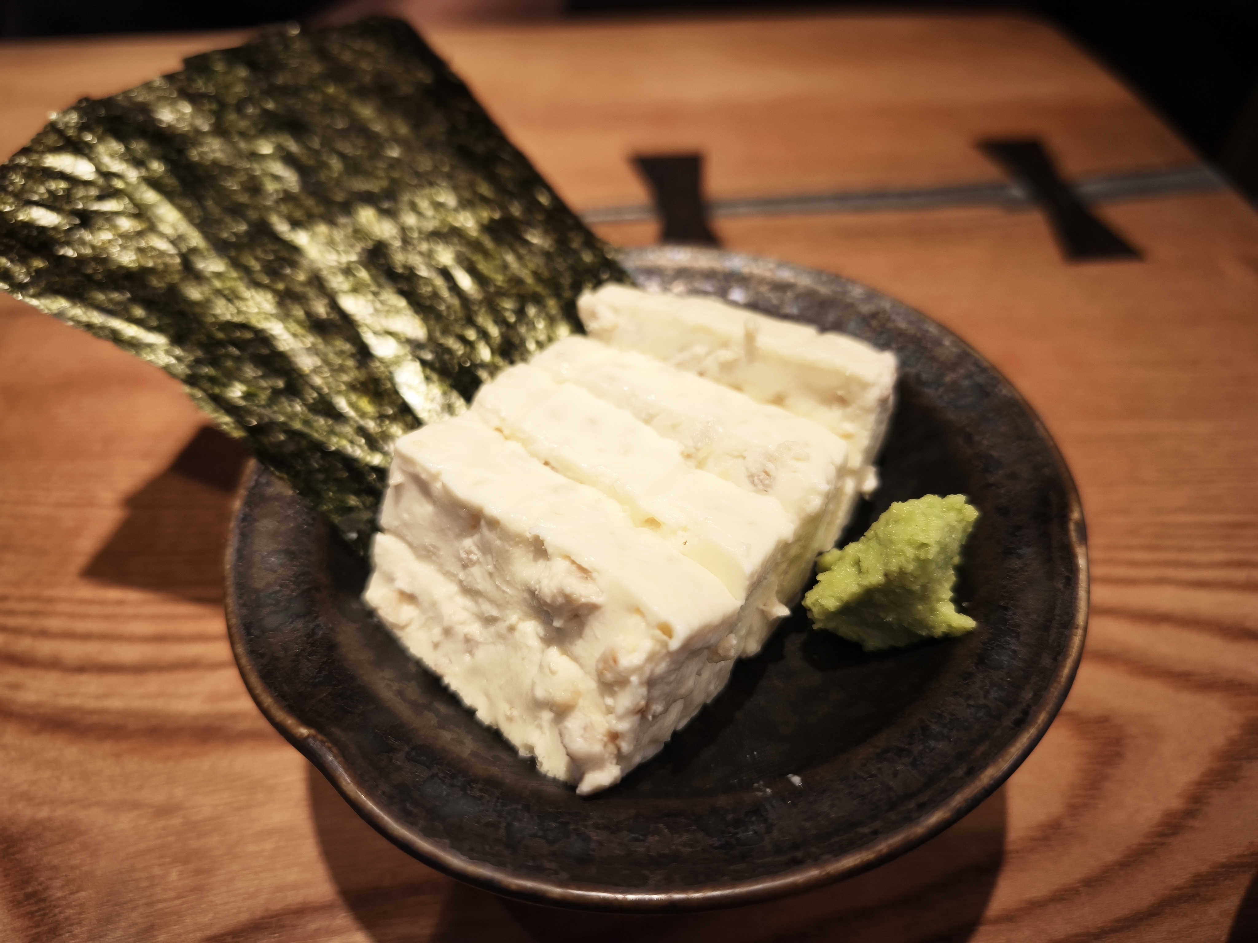 嗜好場のチーズそぼろ豆腐 海苔とわさびを添えて
