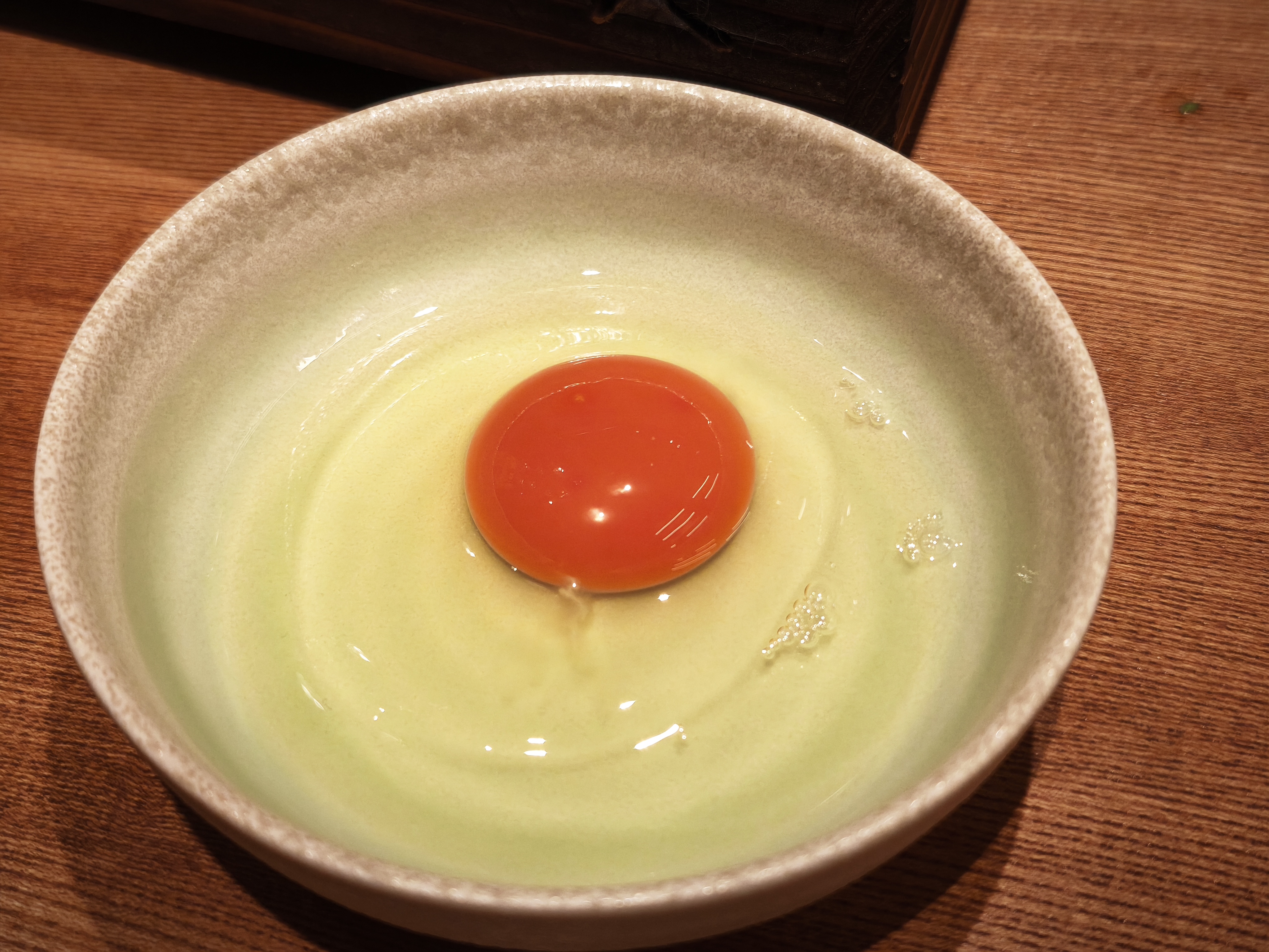 嗜好場のすき焼き用溶き卵 鮮やかなオレンジの黄身