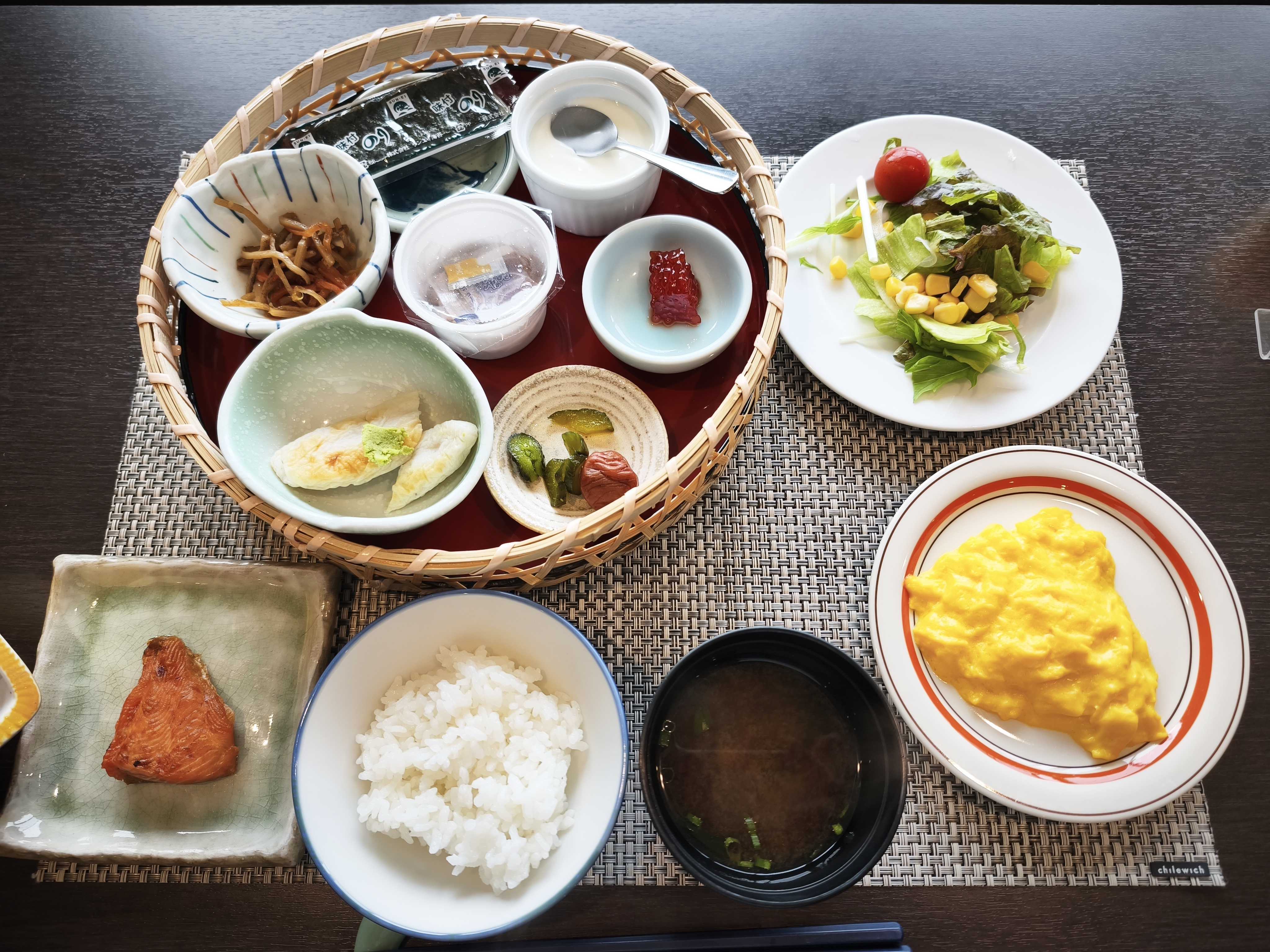 島周の宿さか井の朝食、和食プレート