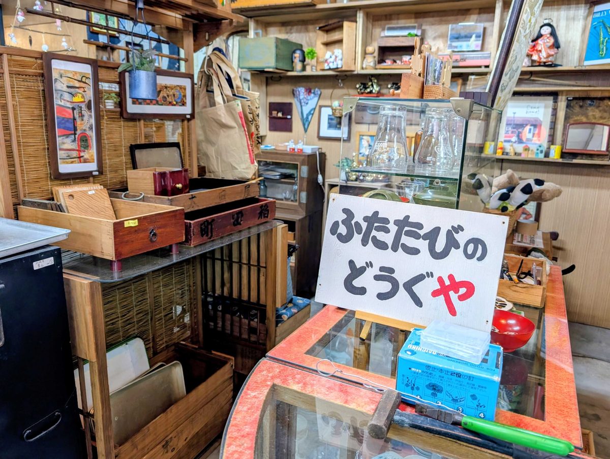 店内はちょっとした玩具箱みたいでワクワクする空間だった