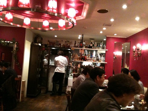 店内はピンクで統一。夜は怪しい雰囲気になるのかな？