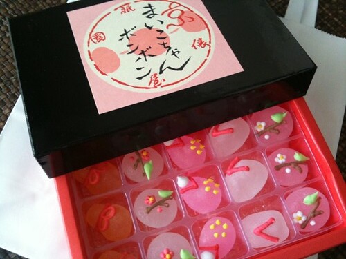 祇園限定デザインの京まいこちゃんボンボン＠俵屋吉富（京都）