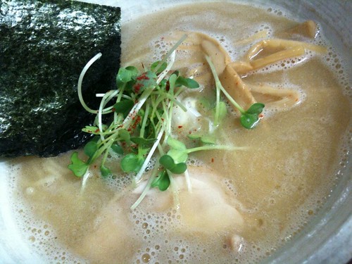 雰囲気のよいラーメン屋さん、もっちり麺と今風の味＠藤丸（フジマル）中野