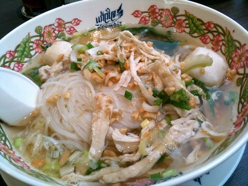ゲウチャイなう。店内広いね〜。思い出のタイラーメン!