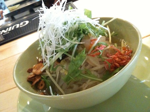 タイ風温麺フォーガー 850円