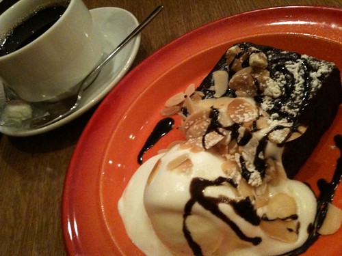 チョコブラウニーとコーヒをセットで。@ワイアードカフェ。