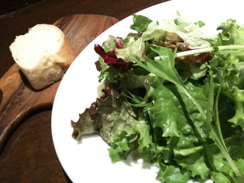 今日はパスタランチ。まずはサラダ。＠Taverna GUSTAVINO 京橋