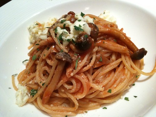 キノコのアラビアータ＠Taverna GUSTAVINO 京橋