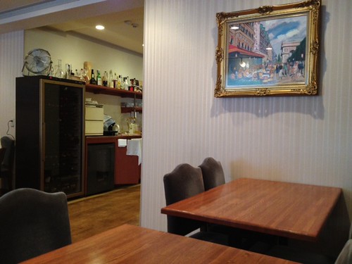 店内は洋食屋さんというよりはフレンチ。@レストラン・サカキ