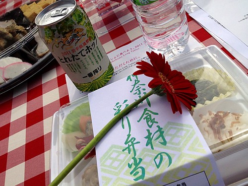 食事はお弁当がメイン。ですよね、、いっしょに食べよう。2011@横浜