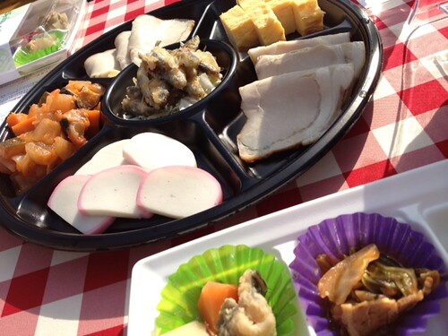 なんだかこうなってくると仕出しの料理みたい。いっしょに食べよう。2011@横浜